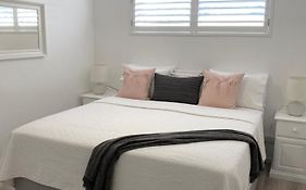 Rainbow Beach Dream Newly Renovated Stylish One Bedroom Apartment